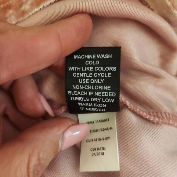 Torrid Pink Crushed Velvet Tank with Braided Detail Size 0 (5020) - Picture 5 of 6